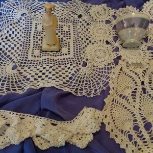 VINTAGE RETRO OLD LACE EDGE RETRO DOILYS PLASTIC FIGURINE OLD CUP LOT